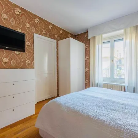 Apartment Luxury Design Place Repubblica Station Milan